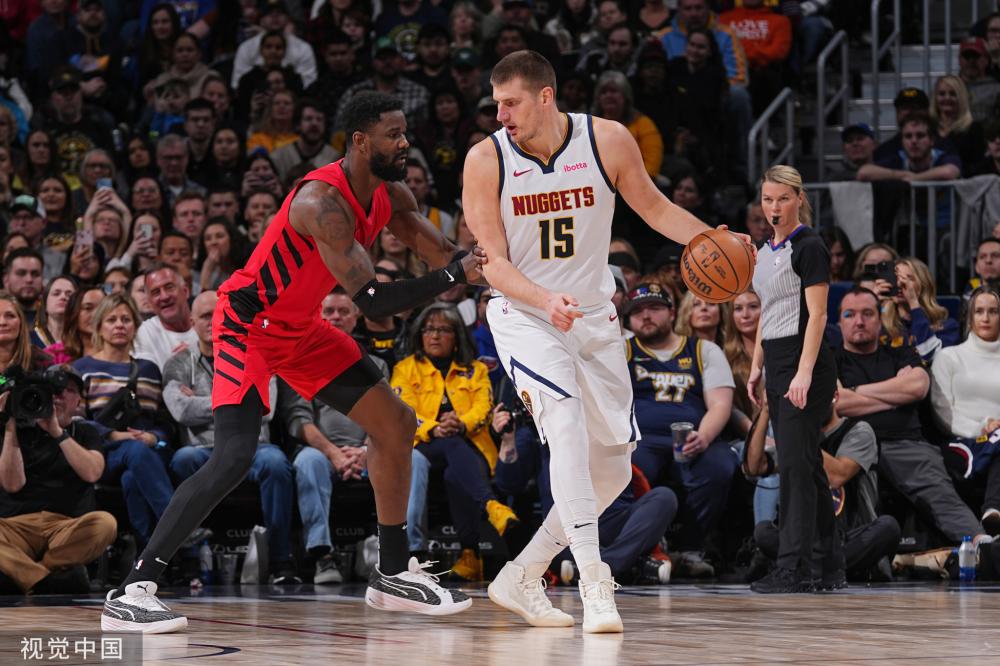 申京在比赛 申京在比赛