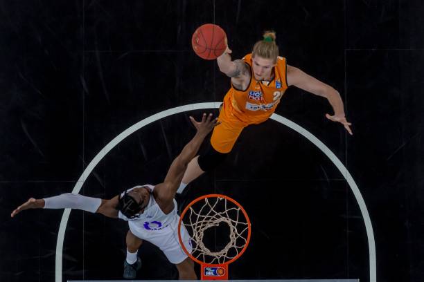 送出一脚精 送出一脚精